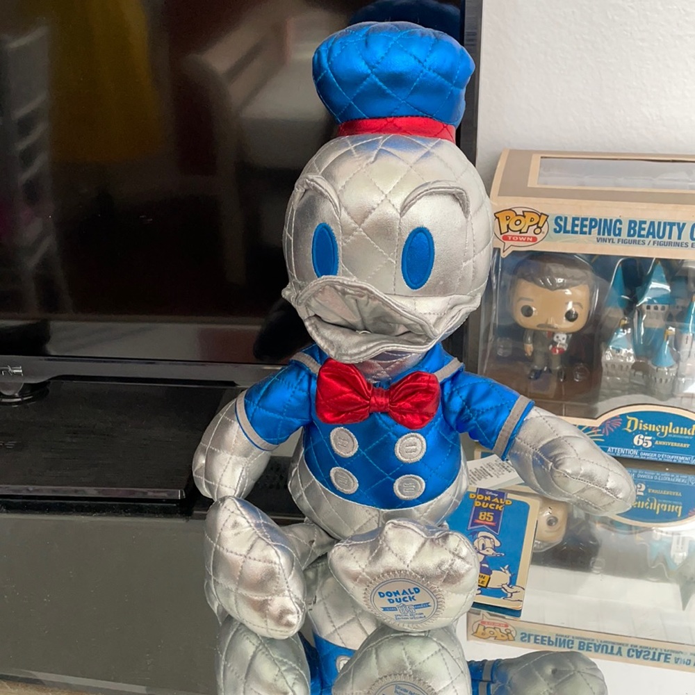 NWT 85th Anniversary Donald Duck Plush